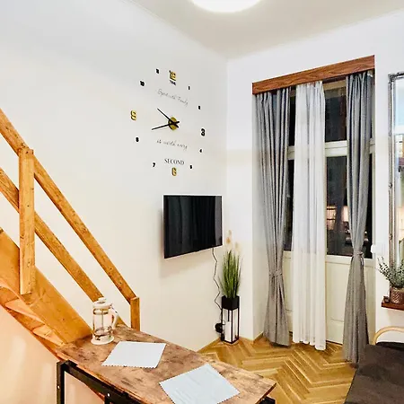 Cozy Design Homestay With Terrace Prague Exterior photo